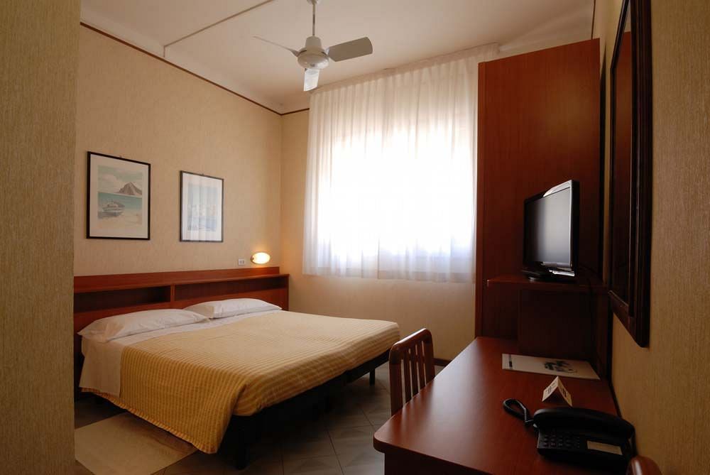 Hotel Равенна Екстер'єр фото